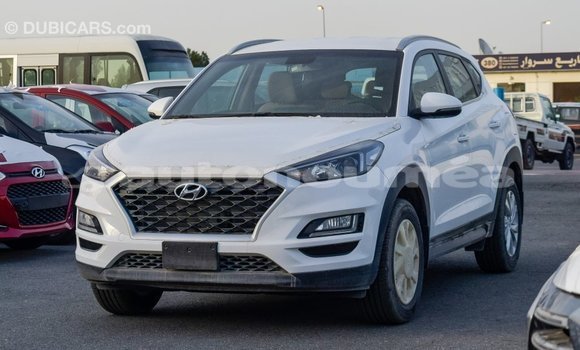 Buy Import Hyundai Tucson White Car in Import - Dubai in Iles Buy Import Hyundai Tucson White Car in Import - Dubai in Iles