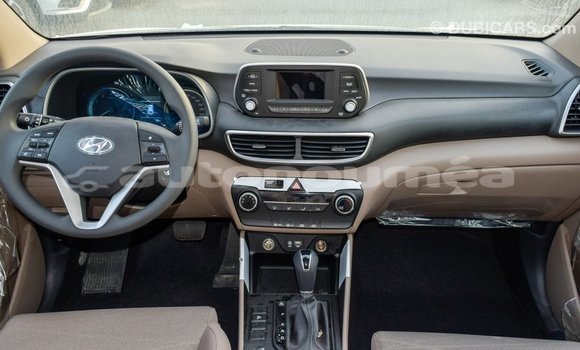 Buy Import Hyundai Tucson White Car in Import - Dubai in Iles Buy Import Hyundai Tucson White Car in Import - Dubai in Iles