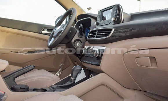 Buy Import Hyundai Tucson White Car in Import - Dubai in Iles Buy Import Hyundai Tucson White Car in Import - Dubai in Iles