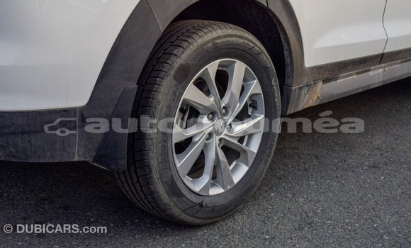 Buy Import Hyundai Tucson White Car in Import - Dubai in Iles Buy Import Hyundai Tucson White Car in Import - Dubai in Iles