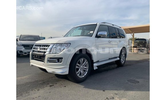 Buy Import Mitsubishi Pajero White Car in Import - Dubai in Iles Buy Import Mitsubishi Pajero White Car in Import - Dubai in Iles
