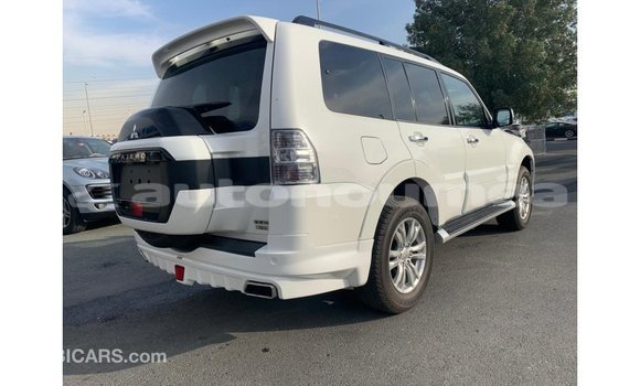 Buy Import Mitsubishi Pajero White Car in Import - Dubai in Iles Buy Import Mitsubishi Pajero White Car in Import - Dubai in Iles