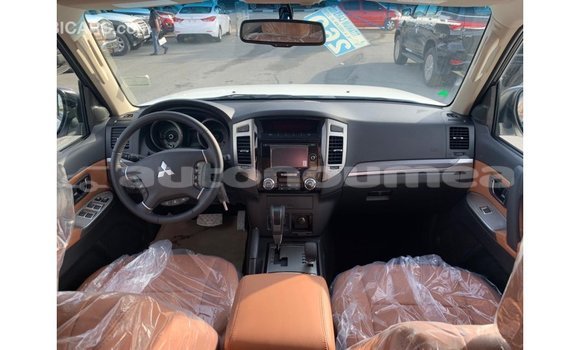 Buy Import Mitsubishi Pajero White Car in Import - Dubai in Iles Buy Import Mitsubishi Pajero White Car in Import - Dubai in Iles