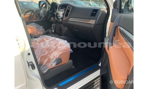 Buy Import Mitsubishi Pajero White Car in Import - Dubai in Iles Buy Import Mitsubishi Pajero White Car in Import - Dubai in Iles