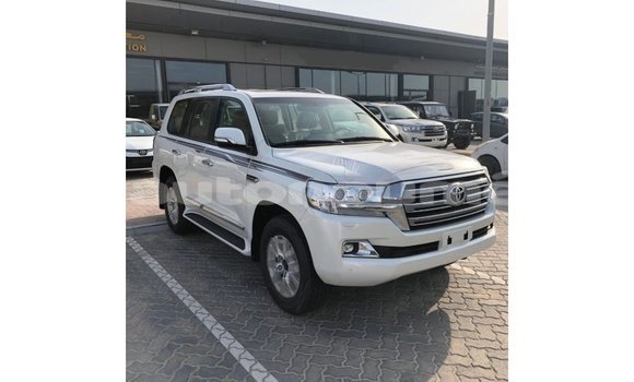 Acheter Import Voiture Toyota Land Cruiser Blanc à Import - Dubai, Iles Acheter Import Voiture Toyota Land Cruiser Blanc à Import - Dubai, Iles