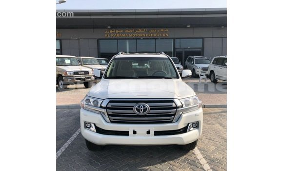 Acheter Import Voiture Toyota Land Cruiser Blanc à Import - Dubai, Iles Acheter Import Voiture Toyota Land Cruiser Blanc à Import - Dubai, Iles
