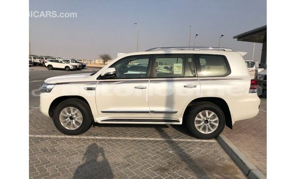 Acheter Import Voiture Toyota Land Cruiser Blanc à Import - Dubai, Iles Acheter Import Voiture Toyota Land Cruiser Blanc à Import - Dubai, Iles