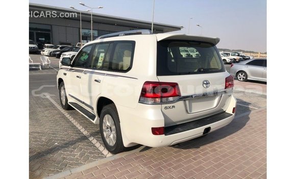 Acheter Import Voiture Toyota Land Cruiser Blanc à Import - Dubai, Iles Acheter Import Voiture Toyota Land Cruiser Blanc à Import - Dubai, Iles
