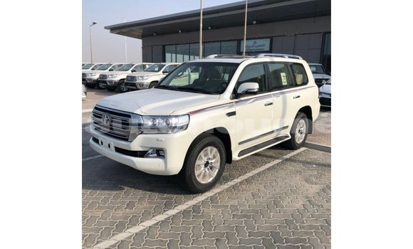 Acheter Import Voiture Toyota Land Cruiser Blanc à Import - Dubai, Iles Acheter Import Voiture Toyota Land Cruiser Blanc à Import - Dubai, Iles