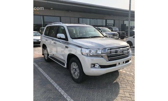 Acheter Import Voiture Toyota Land Cruiser Blanc à Import - Dubai, Iles Acheter Import Voiture Toyota Land Cruiser Blanc à Import - Dubai, Iles