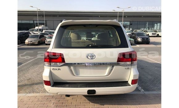 Acheter Import Voiture Toyota Land Cruiser Blanc à Import - Dubai, Iles Acheter Import Voiture Toyota Land Cruiser Blanc à Import - Dubai, Iles