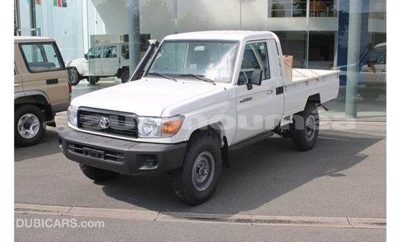 Acheter Import Voiture Toyota Land Cruiser Blanc à Import - Dubai, Iles Acheter Import Voiture Toyota Land Cruiser Blanc à Import - Dubai, Iles