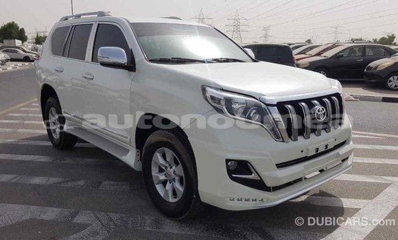 Acheter Import Voiture Toyota Prado Blanc à Import - Dubai, Iles Acheter Import Voiture Toyota Prado Blanc à Import - Dubai, Iles