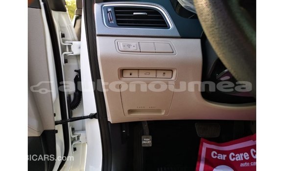 Acheter Import Voiture Hyundai Sonata Blanc à Import - Dubai, Iles Acheter Import Voiture Hyundai Sonata Blanc à Import - Dubai, Iles