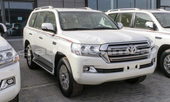 Acheter Import Voiture Toyota Land Cruiser Blanc à Import - Dubai, Iles Acheter Import Voiture Toyota Land Cruiser Blanc à Import - Dubai, Iles
