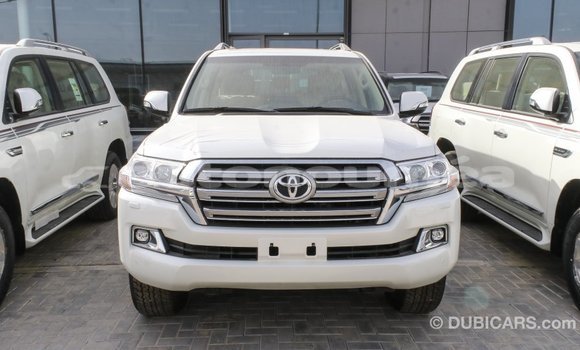 Acheter Import Voiture Toyota Land Cruiser Blanc à Import - Dubai, Iles Acheter Import Voiture Toyota Land Cruiser Blanc à Import - Dubai, Iles