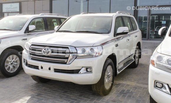 Acheter Import Voiture Toyota Land Cruiser Blanc à Import - Dubai, Iles Acheter Import Voiture Toyota Land Cruiser Blanc à Import - Dubai, Iles