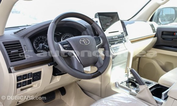 Acheter Import Voiture Toyota Land Cruiser Blanc à Import - Dubai, Iles Acheter Import Voiture Toyota Land Cruiser Blanc à Import - Dubai, Iles