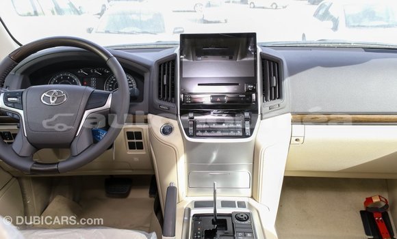 Acheter Import Voiture Toyota Land Cruiser Blanc à Import - Dubai, Iles Acheter Import Voiture Toyota Land Cruiser Blanc à Import - Dubai, Iles