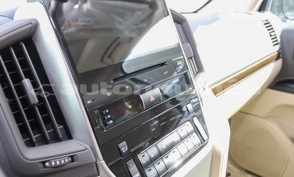 Acheter Import Voiture Toyota Land Cruiser Blanc à Import - Dubai, Iles Acheter Import Voiture Toyota Land Cruiser Blanc à Import - Dubai, Iles