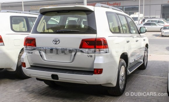 Acheter Import Voiture Toyota Land Cruiser Blanc à Import - Dubai, Iles Acheter Import Voiture Toyota Land Cruiser Blanc à Import - Dubai, Iles
