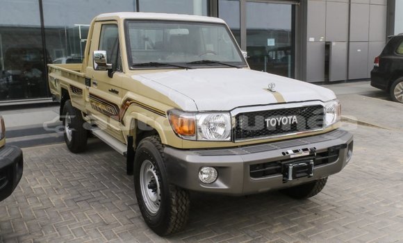 Acheter Import Voiture Toyota Land Cruiser Beige à Import - Dubai, Iles Acheter Import Voiture Toyota Land Cruiser Beige à Import - Dubai, Iles