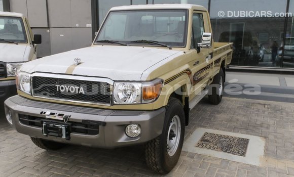 Acheter Import Voiture Toyota Land Cruiser Beige à Import - Dubai, Iles Acheter Import Voiture Toyota Land Cruiser Beige à Import - Dubai, Iles
