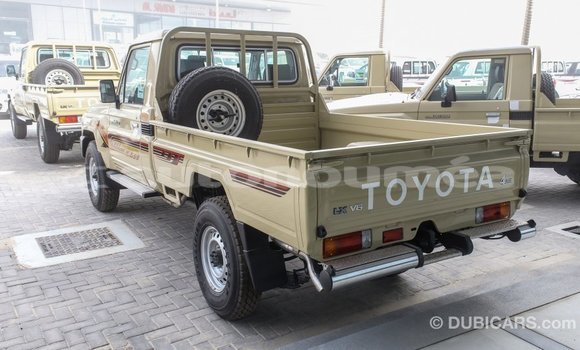 Acheter Import Voiture Toyota Land Cruiser Beige à Import - Dubai, Iles Acheter Import Voiture Toyota Land Cruiser Beige à Import - Dubai, Iles