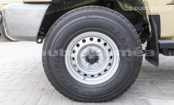 Acheter Import Voiture Toyota Land Cruiser Beige à Import - Dubai, Iles Acheter Import Voiture Toyota Land Cruiser Beige à Import - Dubai, Iles
