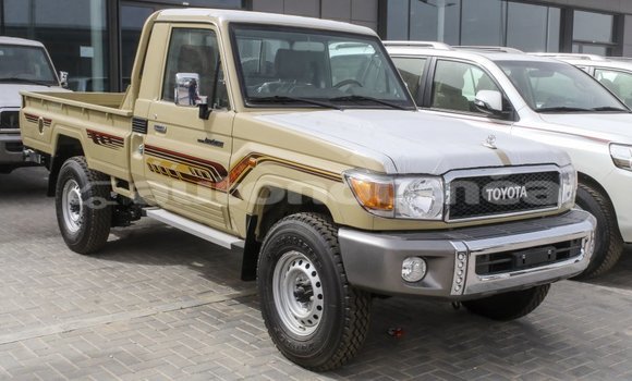 Acheter Import Voiture Toyota Land Cruiser Beige à Import - Dubai, Iles Acheter Import Voiture Toyota Land Cruiser Beige à Import - Dubai, Iles