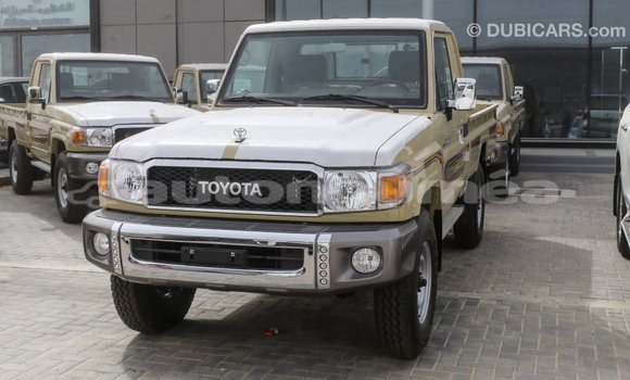 Acheter Import Voiture Toyota Land Cruiser Beige à Import - Dubai, Iles Acheter Import Voiture Toyota Land Cruiser Beige à Import - Dubai, Iles