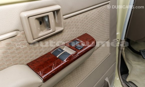Acheter Import Voiture Toyota Land Cruiser Beige à Import - Dubai, Iles Acheter Import Voiture Toyota Land Cruiser Beige à Import - Dubai, Iles