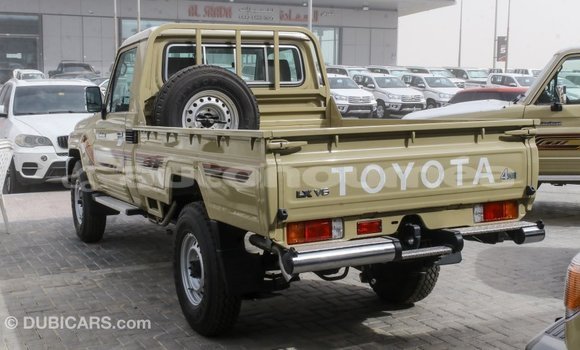 Acheter Import Voiture Toyota Land Cruiser Beige à Import - Dubai, Iles Acheter Import Voiture Toyota Land Cruiser Beige à Import - Dubai, Iles