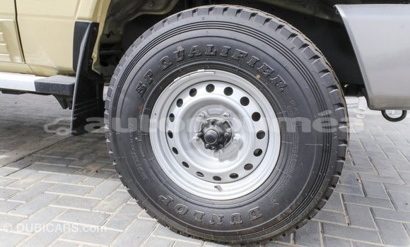 Acheter Import Voiture Toyota Land Cruiser Beige à Import - Dubai, Iles Acheter Import Voiture Toyota Land Cruiser Beige à Import - Dubai, Iles