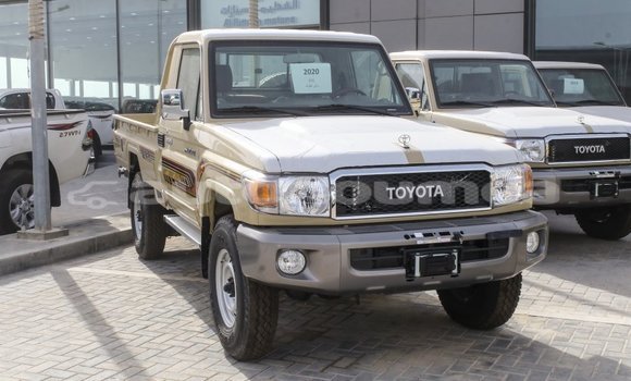 Acheter Import Voiture Toyota Land Cruiser Beige à Import - Dubai, Iles Acheter Import Voiture Toyota Land Cruiser Beige à Import - Dubai, Iles