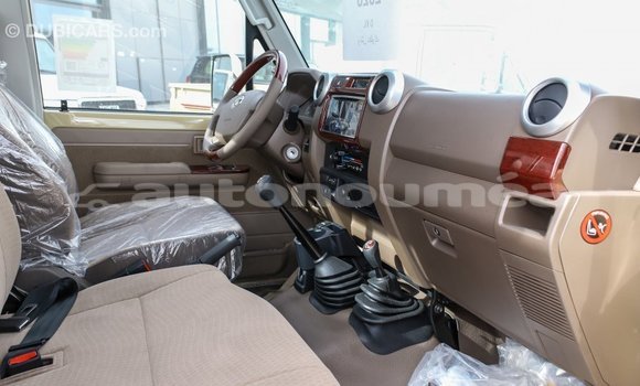 Acheter Import Voiture Toyota Land Cruiser Beige à Import - Dubai, Iles Acheter Import Voiture Toyota Land Cruiser Beige à Import - Dubai, Iles