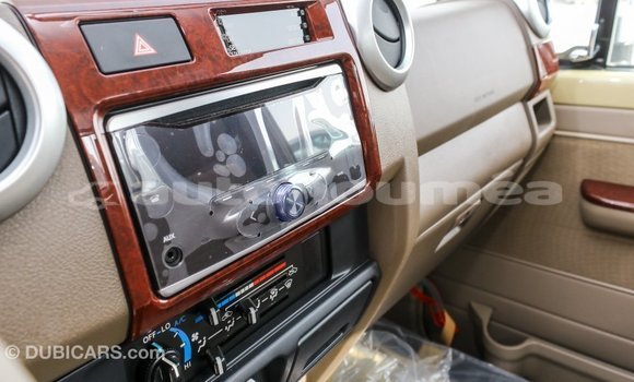 Acheter Import Voiture Toyota Land Cruiser Beige à Import - Dubai, Iles Acheter Import Voiture Toyota Land Cruiser Beige à Import - Dubai, Iles