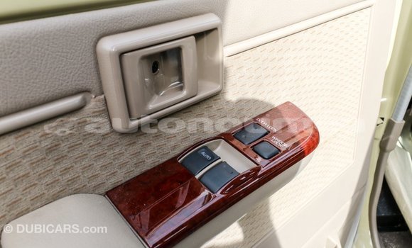 Acheter Import Voiture Toyota Land Cruiser Beige à Import - Dubai, Iles Acheter Import Voiture Toyota Land Cruiser Beige à Import - Dubai, Iles