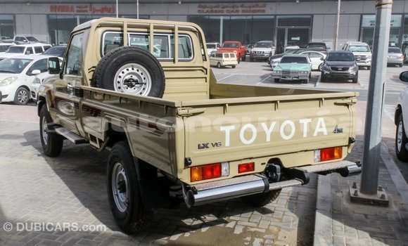Acheter Import Voiture Toyota Land Cruiser Beige à Import - Dubai, Iles Acheter Import Voiture Toyota Land Cruiser Beige à Import - Dubai, Iles
