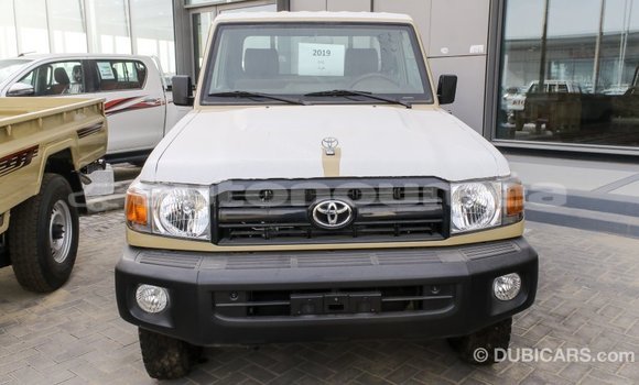 Acheter Import Voiture Toyota Land Cruiser Beige à Import - Dubai, Iles Acheter Import Voiture Toyota Land Cruiser Beige à Import - Dubai, Iles