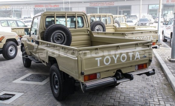 Acheter Import Voiture Toyota Land Cruiser Beige à Import - Dubai, Iles Acheter Import Voiture Toyota Land Cruiser Beige à Import - Dubai, Iles