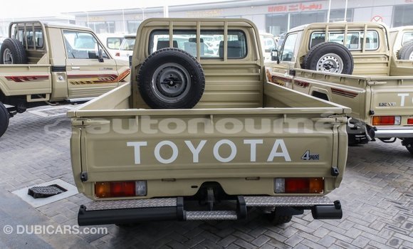 Acheter Import Voiture Toyota Land Cruiser Beige à Import - Dubai, Iles Acheter Import Voiture Toyota Land Cruiser Beige à Import - Dubai, Iles
