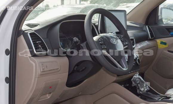 Buy Import Hyundai Tucson White Car in Import - Dubai in Iles Buy Import Hyundai Tucson White Car in Import - Dubai in Iles
