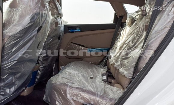 Buy Import Hyundai Tucson White Car in Import - Dubai in Iles Buy Import Hyundai Tucson White Car in Import - Dubai in Iles