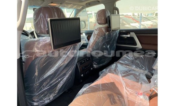 Buy Import Toyota Land Cruiser Black Car in Import - Dubai in Iles Buy Import Toyota Land Cruiser Black Car in Import - Dubai in Iles