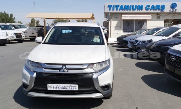 Buy Import Mitsubishi Outlander White Car in Import - Dubai in Iles Buy Import Mitsubishi Outlander White Car in Import - Dubai in Iles