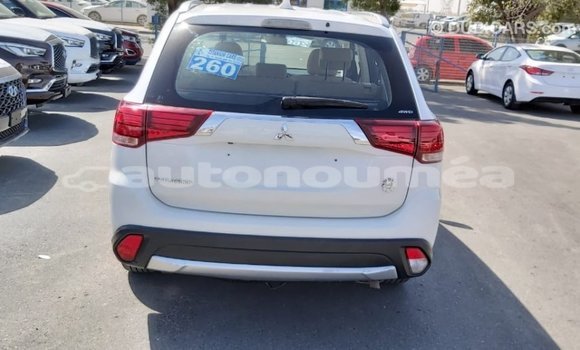 Buy Import Mitsubishi Outlander White Car in Import - Dubai in Iles Buy Import Mitsubishi Outlander White Car in Import - Dubai in Iles