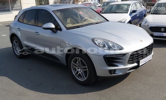 Buy Import Porsche Macan Other Car in Import - Dubai in Iles Buy Import Porsche Macan Other Car in Import - Dubai in Iles