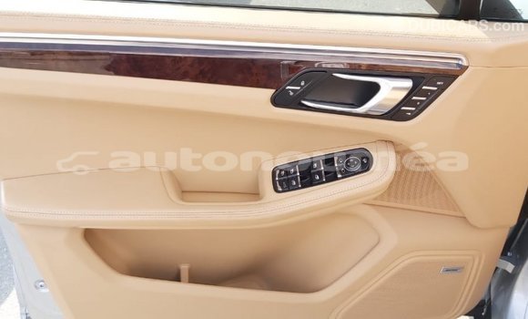 Buy Import Porsche Macan Other Car in Import - Dubai in Iles Buy Import Porsche Macan Other Car in Import - Dubai in Iles