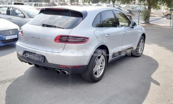 Buy Import Porsche Macan Other Car in Import - Dubai in Iles Buy Import Porsche Macan Other Car in Import - Dubai in Iles
